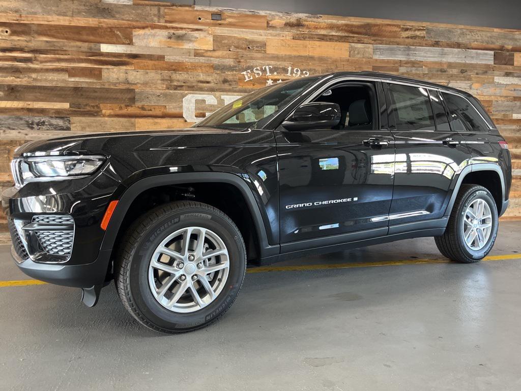new 2025 Jeep Grand Cherokee car, priced at $34,500