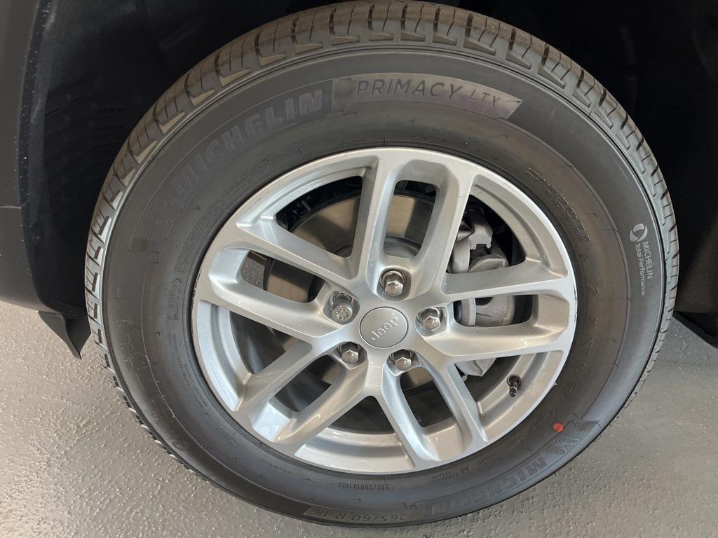 new 2025 Jeep Grand Cherokee car, priced at $34,500