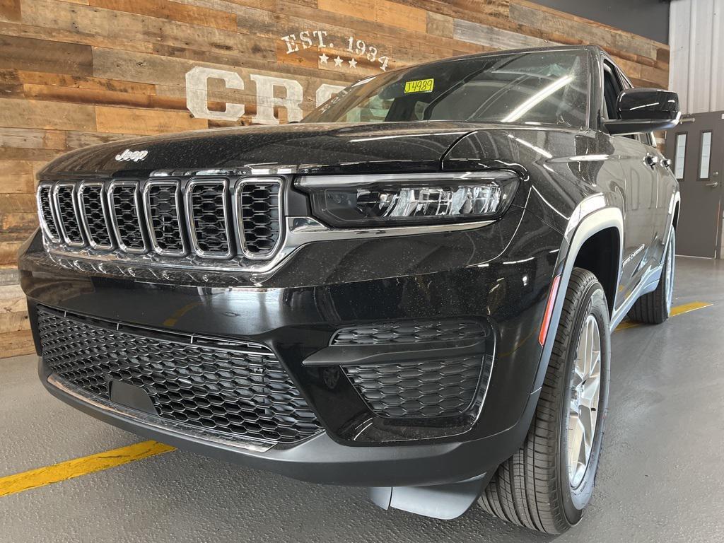 new 2025 Jeep Grand Cherokee car, priced at $34,500