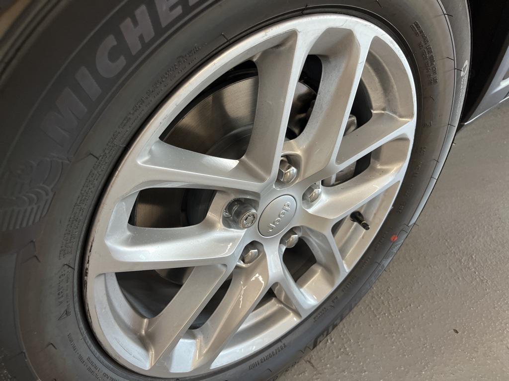 new 2025 Jeep Grand Cherokee car, priced at $34,500