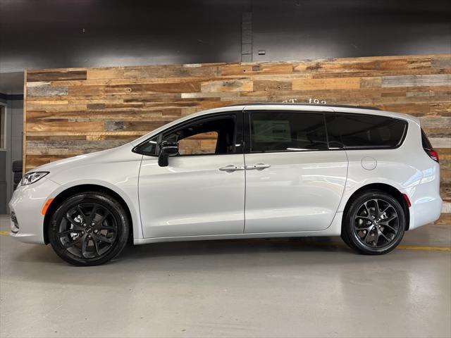 new 2024 Chrysler Pacifica car, priced at $37,250