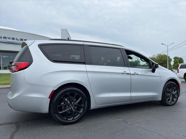 new 2024 Chrysler Pacifica car, priced at $37,250