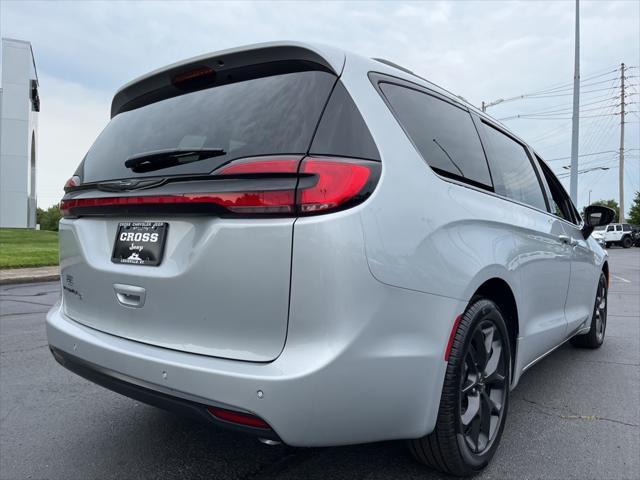 new 2024 Chrysler Pacifica car, priced at $37,250