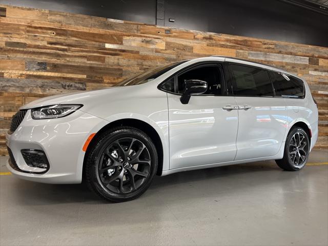 new 2024 Chrysler Pacifica car, priced at $37,250