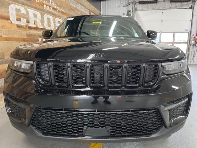 new 2025 Jeep Grand Cherokee car, priced at $44,020