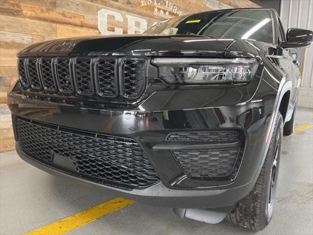 new 2025 Jeep Grand Cherokee car, priced at $44,020