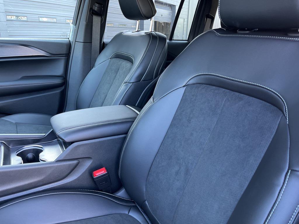 new 2025 Jeep Grand Cherokee car, priced at $42,055