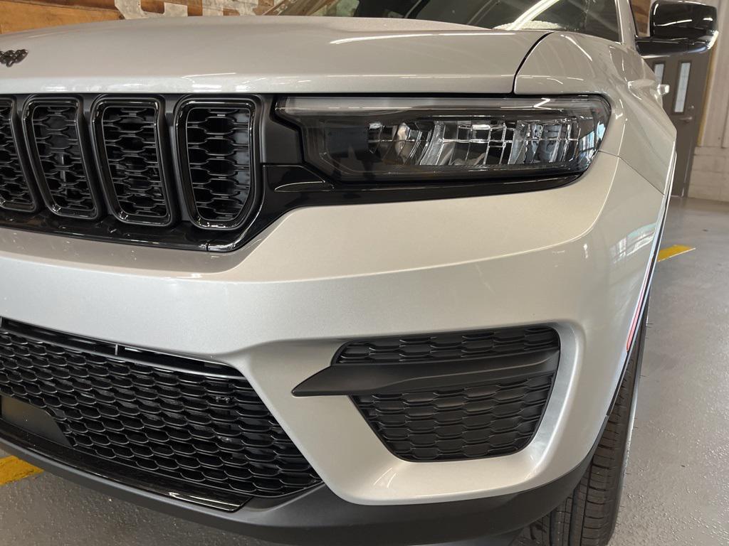 new 2025 Jeep Grand Cherokee car, priced at $42,055