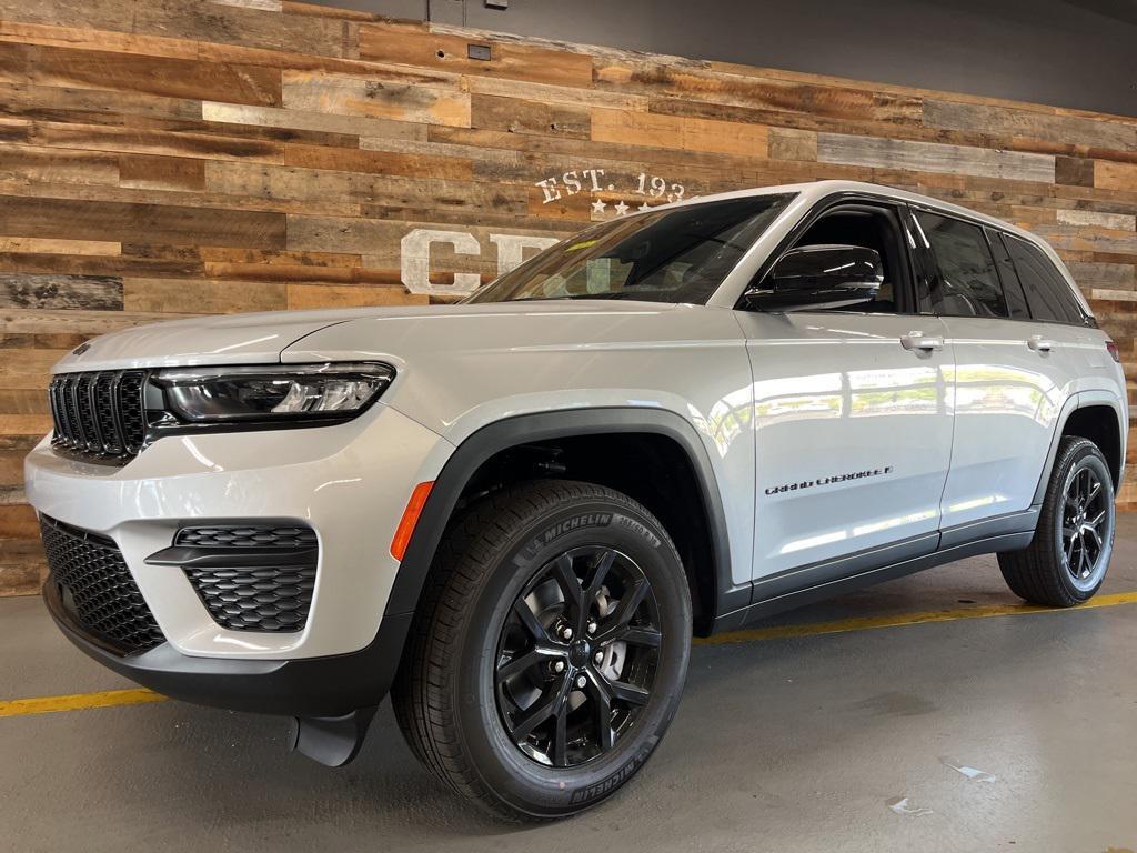 new 2025 Jeep Grand Cherokee car, priced at $42,055