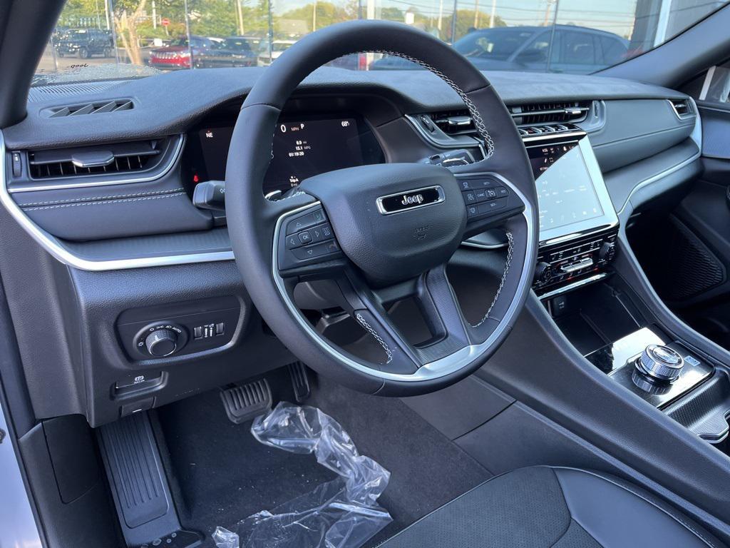 new 2025 Jeep Grand Cherokee car, priced at $42,055