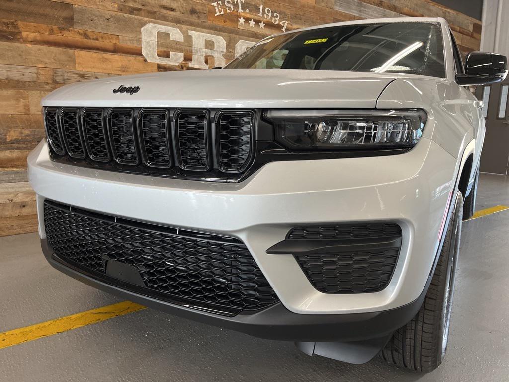 new 2025 Jeep Grand Cherokee car, priced at $42,055
