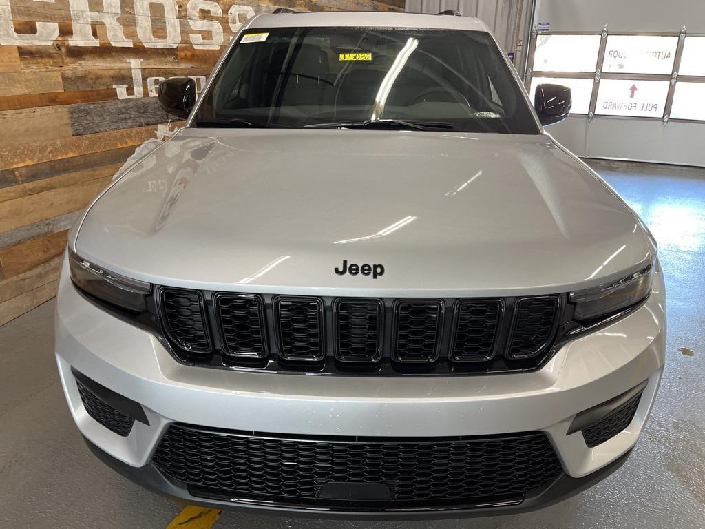 new 2025 Jeep Grand Cherokee car, priced at $42,055
