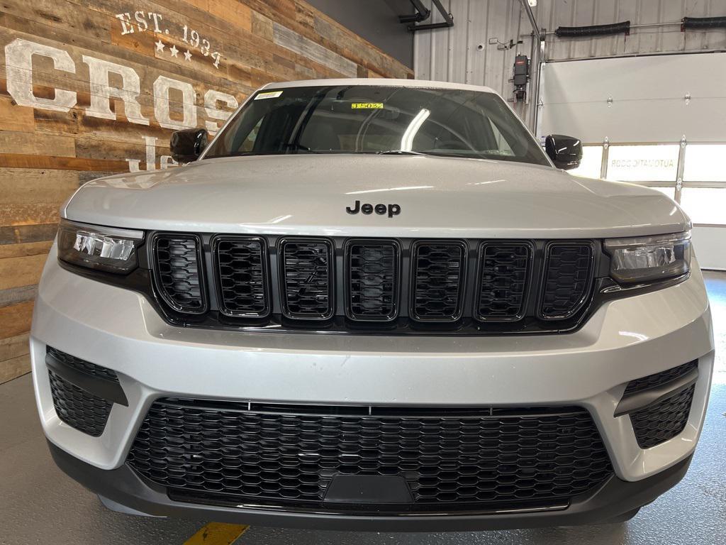 new 2025 Jeep Grand Cherokee car, priced at $42,055