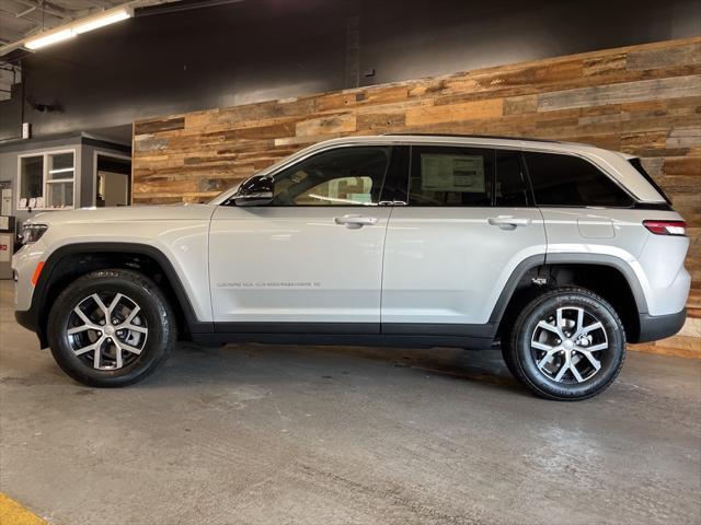 new 2025 Jeep Grand Cherokee car, priced at $42,733