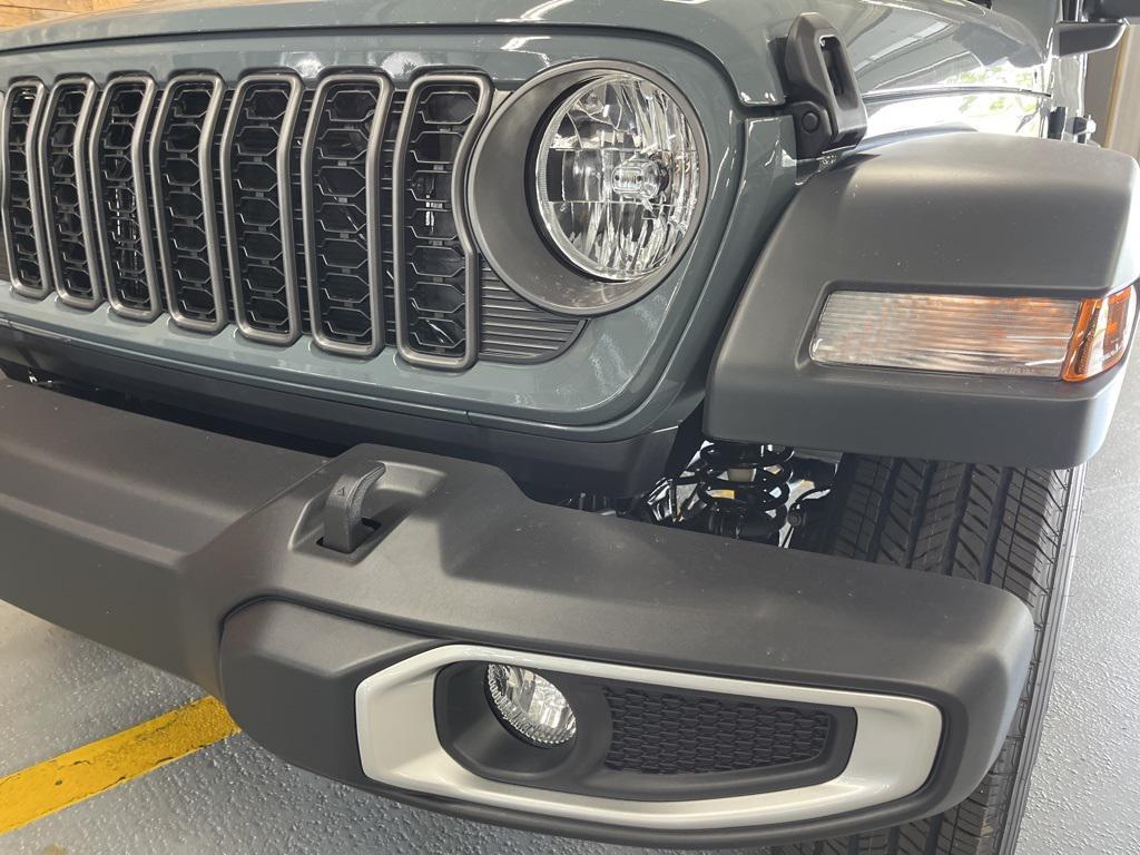 new 2025 Jeep Gladiator car, priced at $41,804