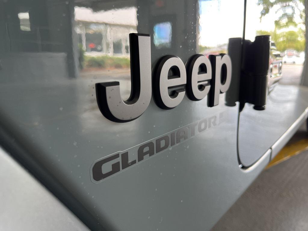 new 2025 Jeep Gladiator car, priced at $41,804