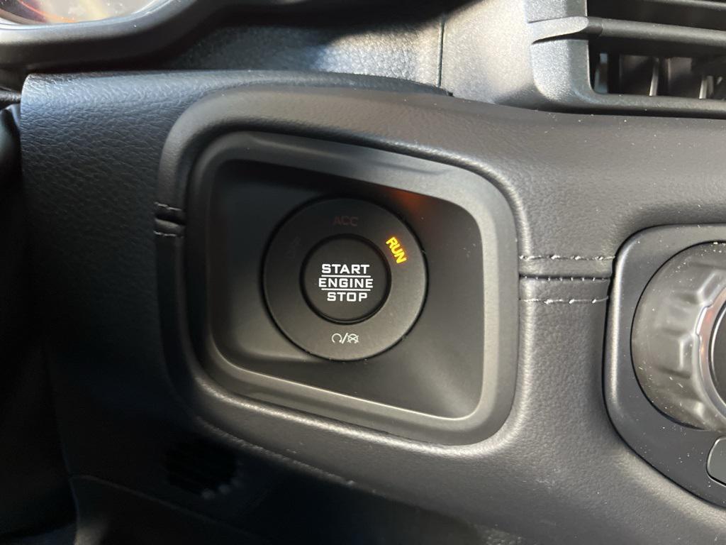 new 2025 Jeep Gladiator car, priced at $40,855