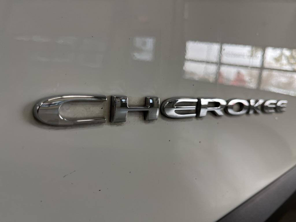 used 2022 Jeep Cherokee car, priced at $25,499