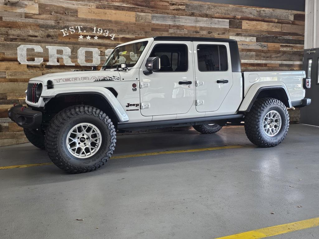 used 2023 Jeep Gladiator car, priced at $33,500