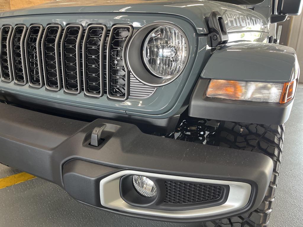new 2025 Jeep Gladiator car, priced at $43,274