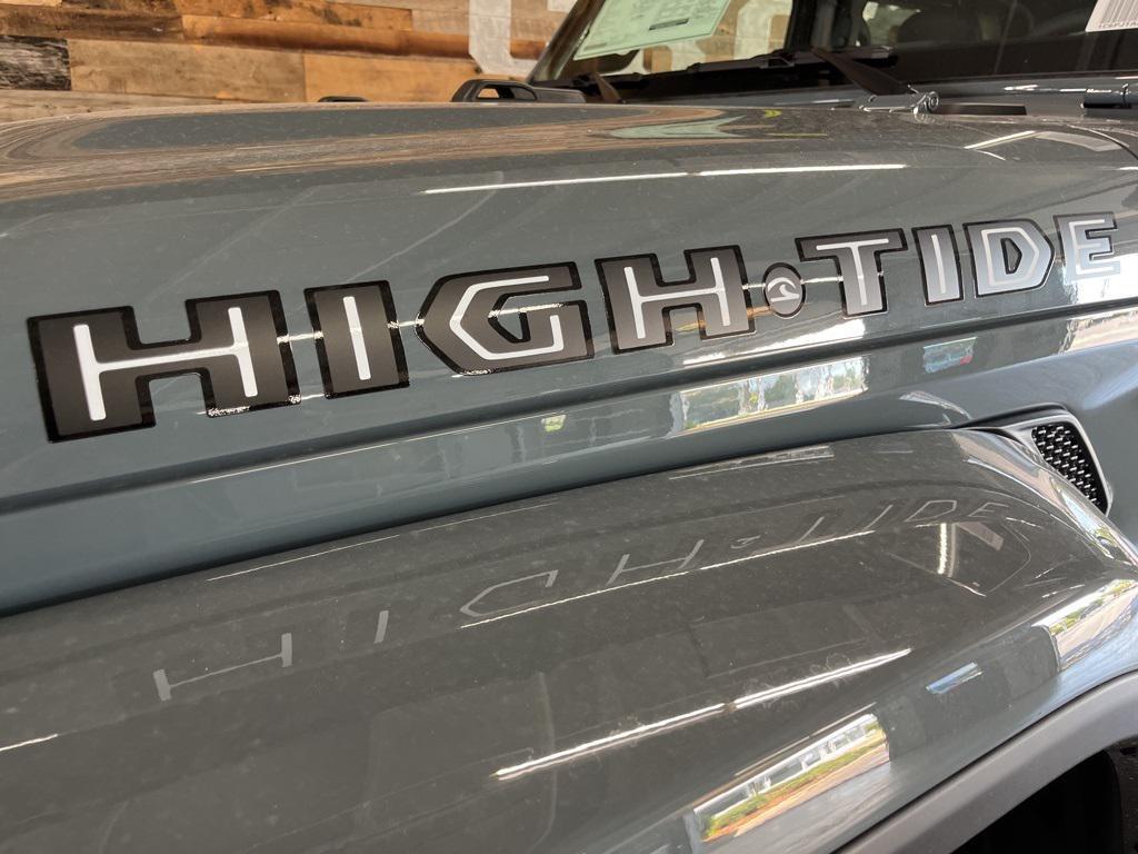 new 2025 Jeep Gladiator car, priced at $43,274