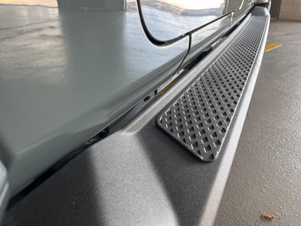 new 2025 Jeep Gladiator car, priced at $43,274