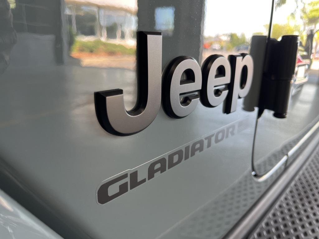 new 2025 Jeep Gladiator car, priced at $43,274