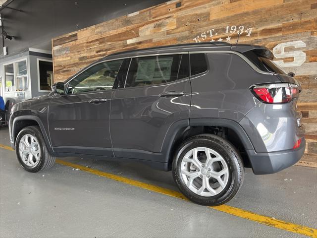 new 2024 Jeep Compass car, priced at $30,000