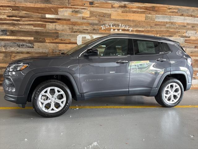 new 2024 Jeep Compass car, priced at $30,000