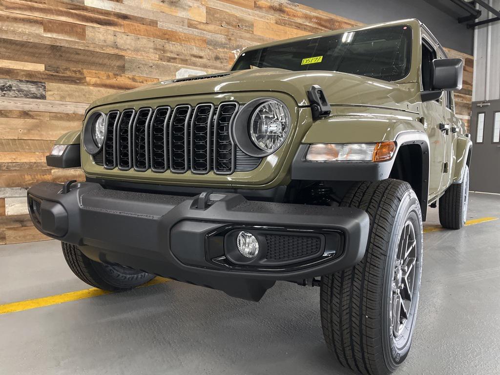 new 2026 Jeep Gladiator car, priced at $47,675