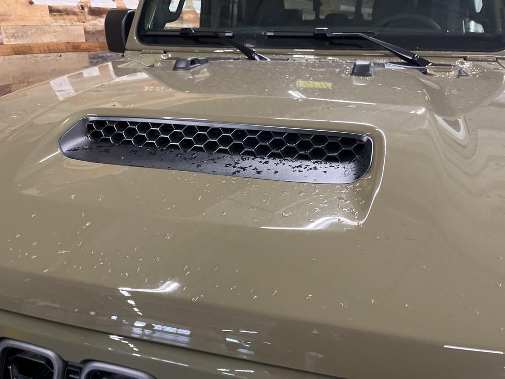 new 2026 Jeep Gladiator car, priced at $47,675