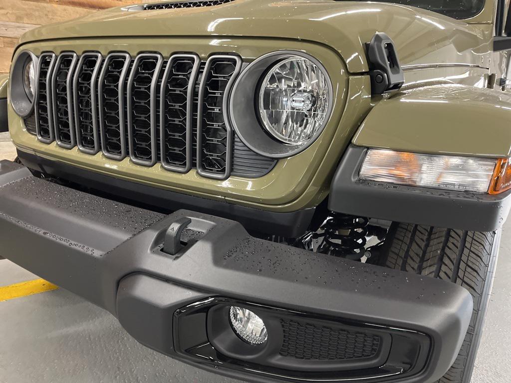 new 2026 Jeep Gladiator car, priced at $47,675