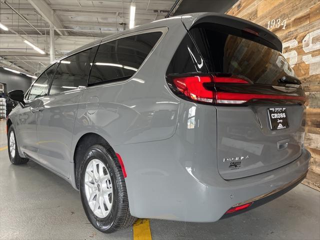 new 2025 Chrysler Pacifica car, priced at $41,640