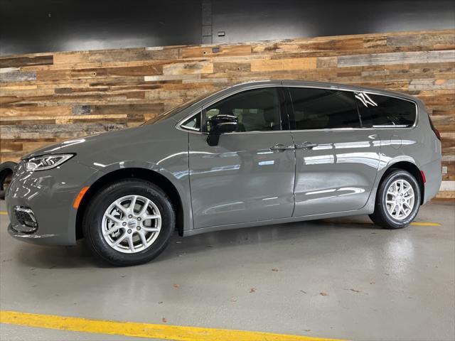 new 2025 Chrysler Pacifica car, priced at $41,640