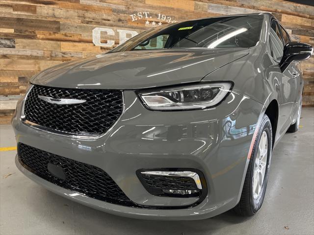 new 2025 Chrysler Pacifica car, priced at $41,640