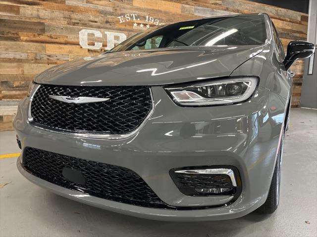 new 2025 Chrysler Pacifica car, priced at $41,640