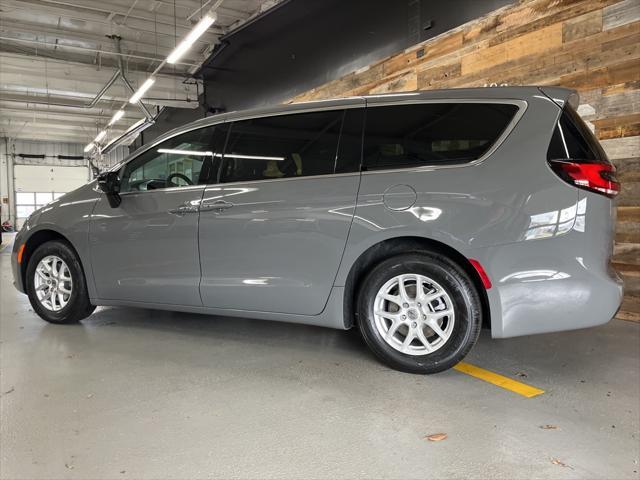 new 2025 Chrysler Pacifica car, priced at $41,640