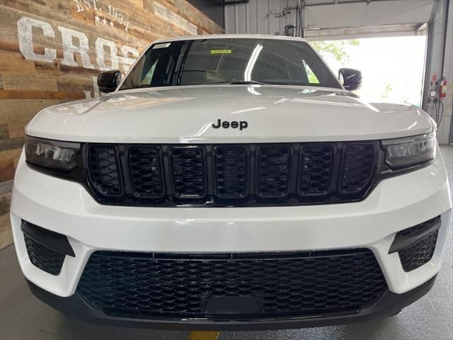 new 2025 Jeep Grand Cherokee car, priced at $45,935