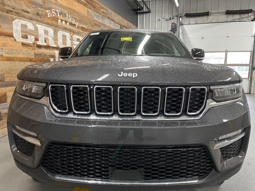 new 2025 Jeep Grand Cherokee car, priced at $41,179