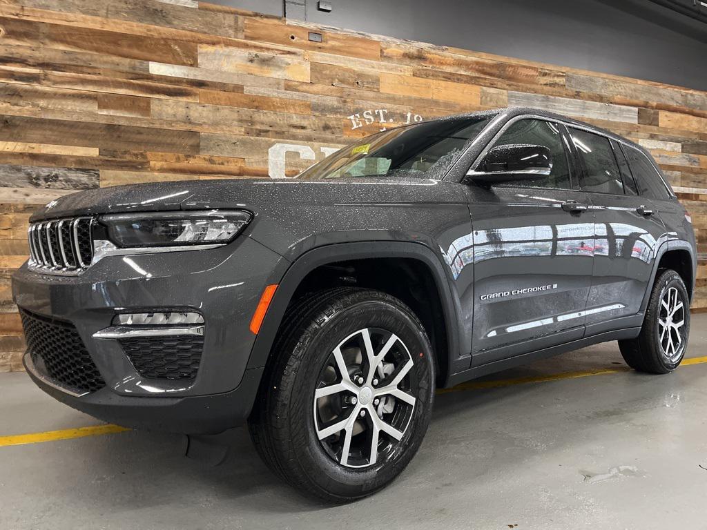 new 2025 Jeep Grand Cherokee car, priced at $41,179