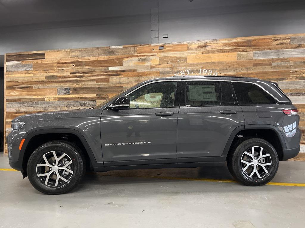 new 2025 Jeep Grand Cherokee car, priced at $41,179
