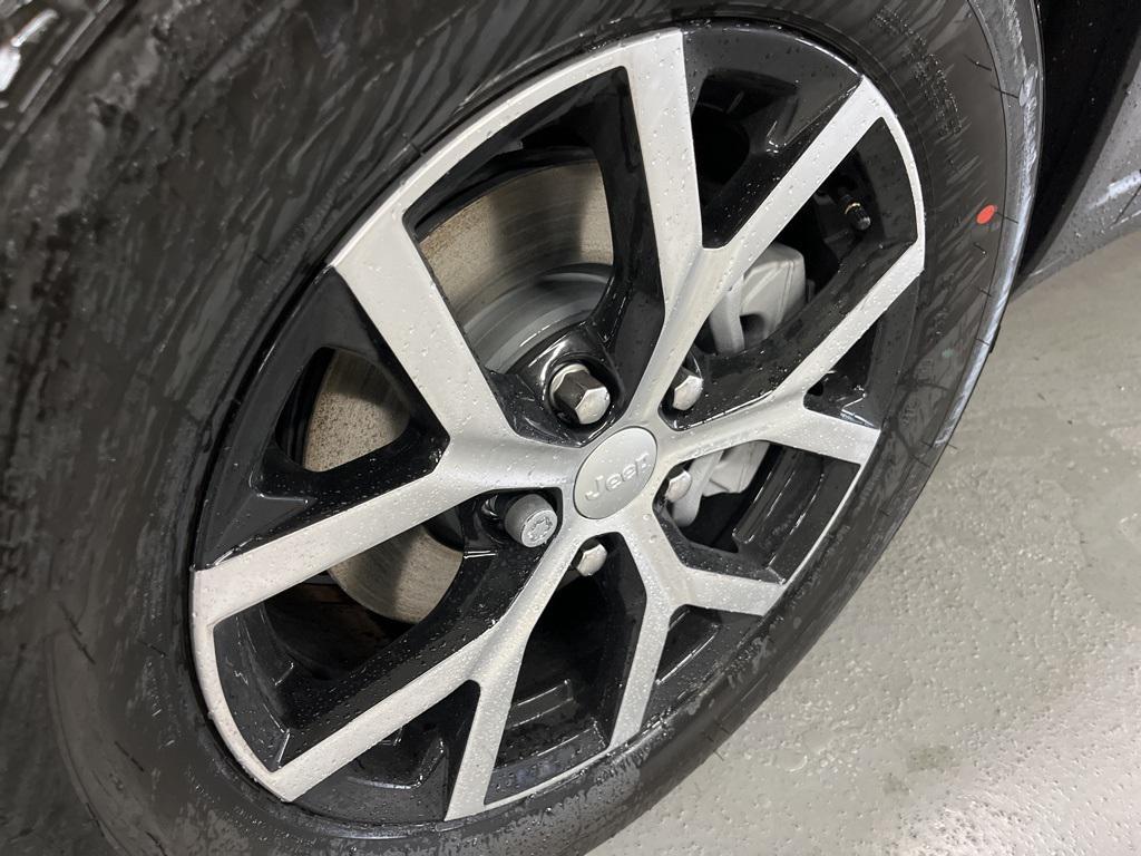 new 2025 Jeep Grand Cherokee car, priced at $41,179