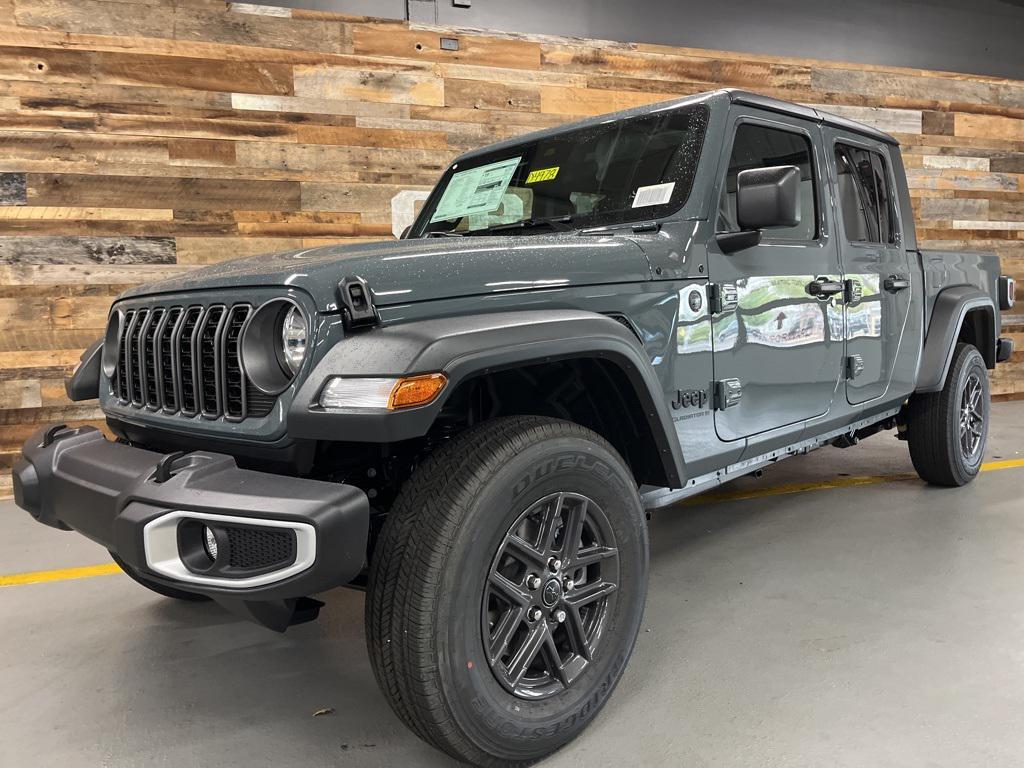 new 2025 Jeep Gladiator car, priced at $40,804