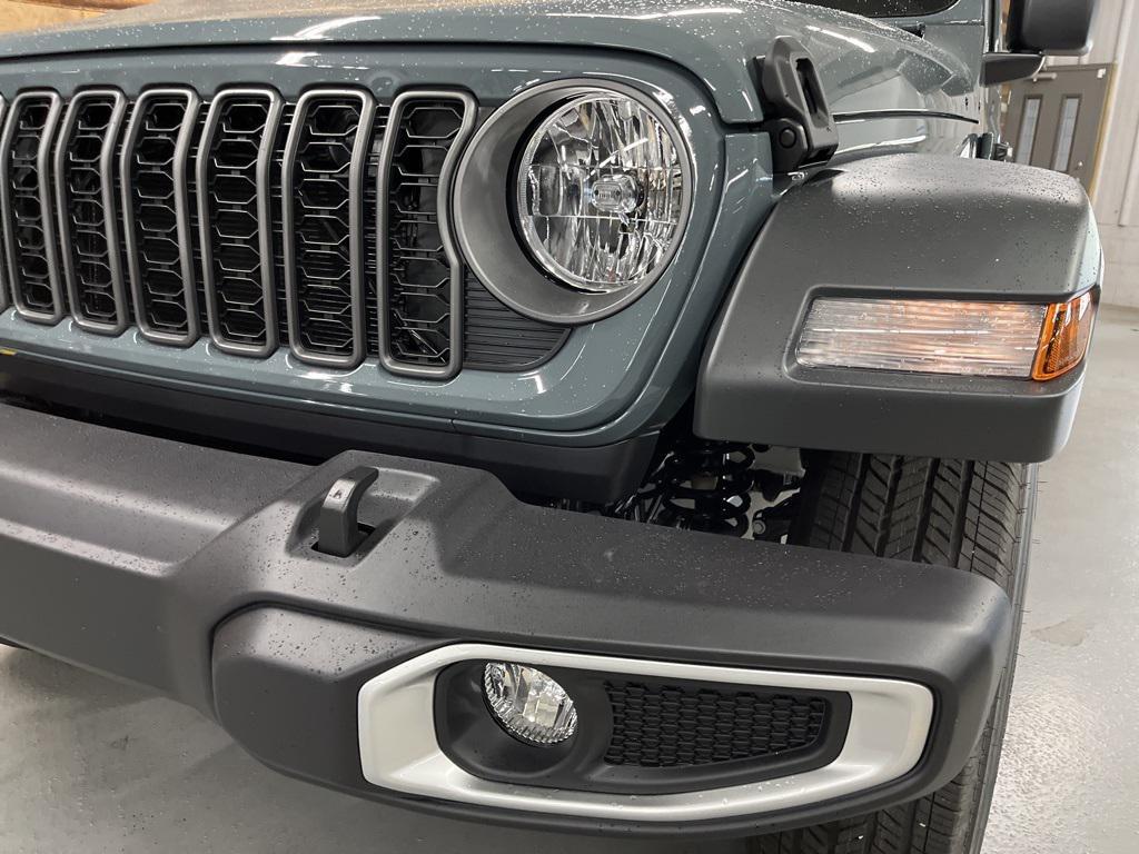 new 2025 Jeep Gladiator car, priced at $40,804
