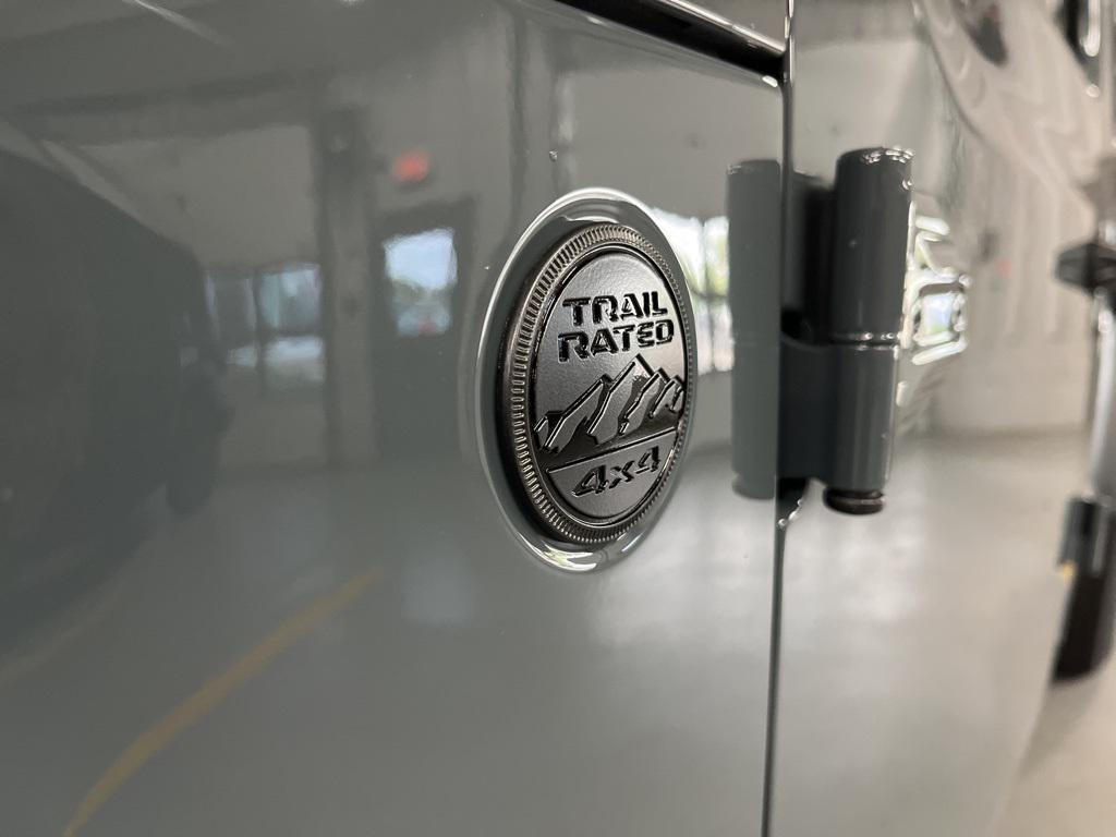 new 2025 Jeep Gladiator car, priced at $40,804