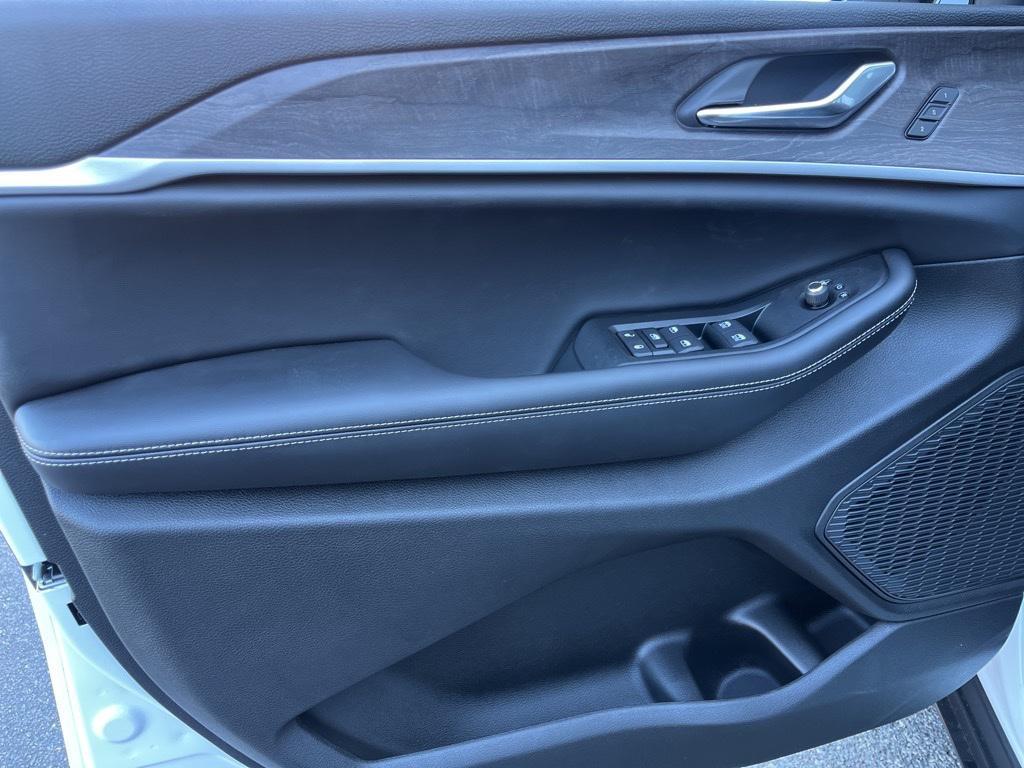 new 2025 Jeep Grand Cherokee L car, priced at $47,344