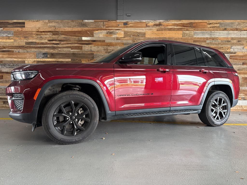 used 2024 Jeep Grand Cherokee car, priced at $34,276