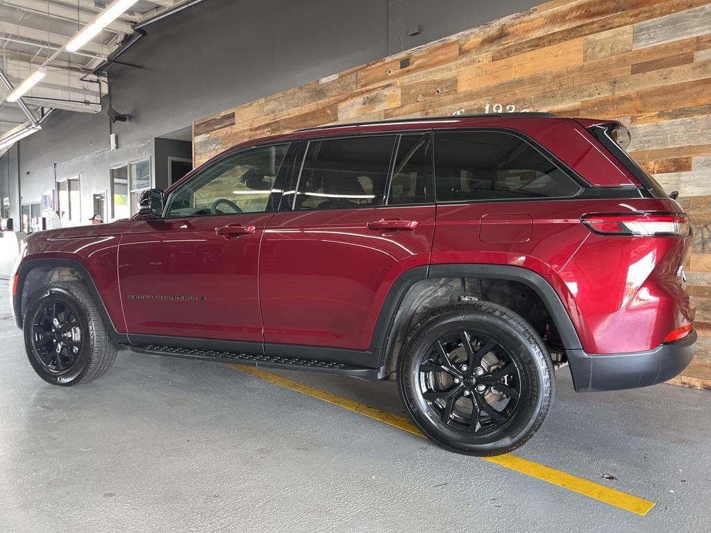 used 2024 Jeep Grand Cherokee car, priced at $33,620
