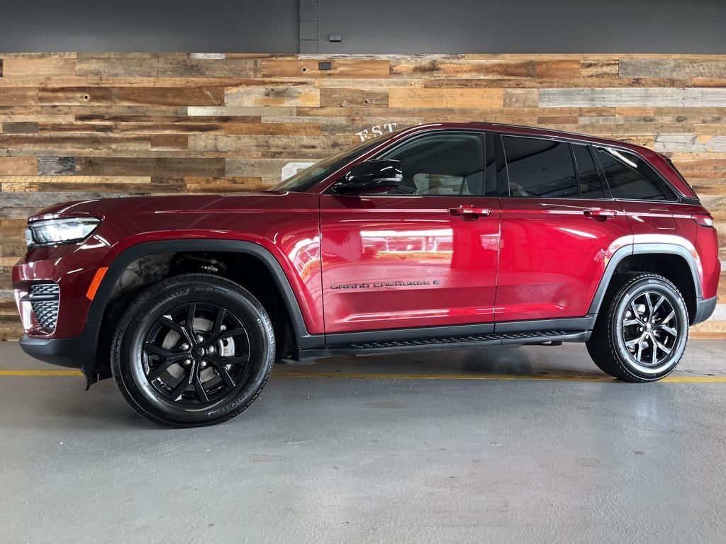 used 2024 Jeep Grand Cherokee car, priced at $33,620