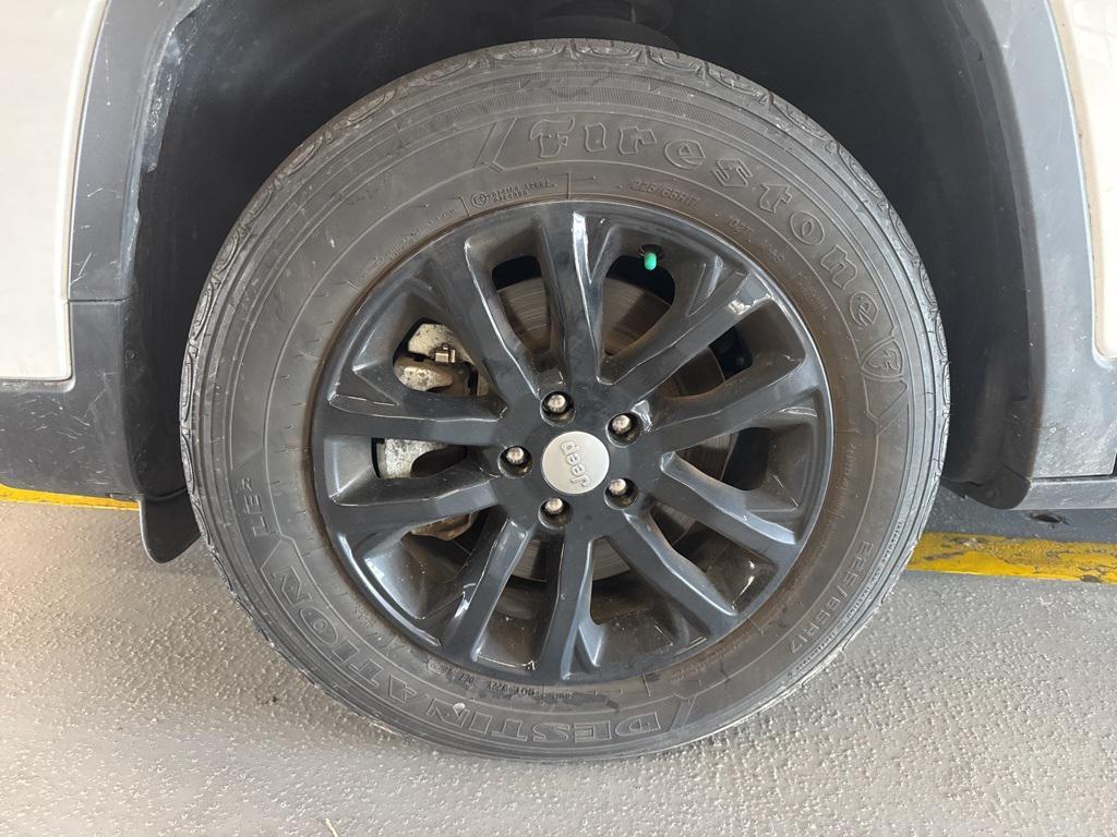 used 2022 Jeep Cherokee car, priced at $23,174